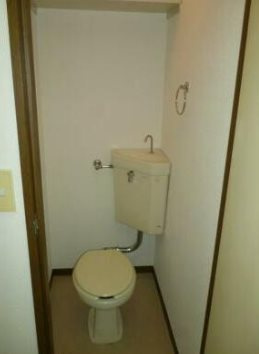 杉並区高円寺南３丁目の賃貸マンションのトイレ