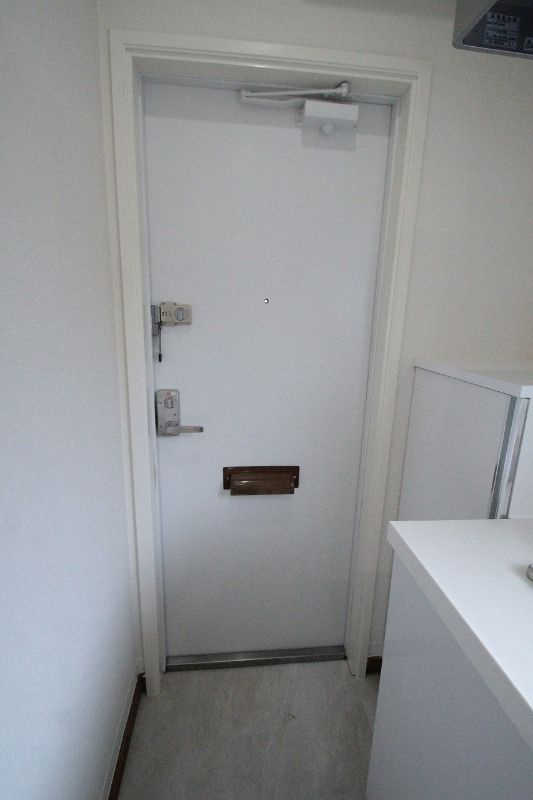 with plunts 北町の玄関