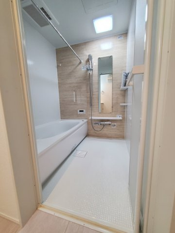 三郷市　彦川戸1丁目　新築戸建　　全1棟の浴室|追い焚き対応で時間差入浴に便利