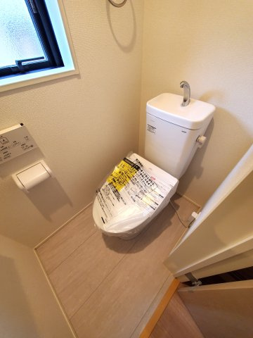 三郷市　彦川戸1丁目　新築戸建　　全1棟のトイレ|シンプルで清潔感◎。毎日気持ちよく使える空間