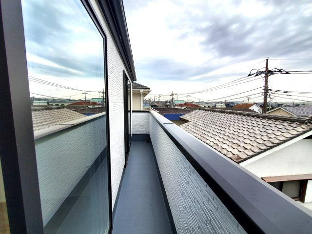 三郷市　彦川戸1丁目　新築戸建　　全1棟のバルコニー|南向きで洗濯物がカラッと乾く、陽だまりバルコニー
