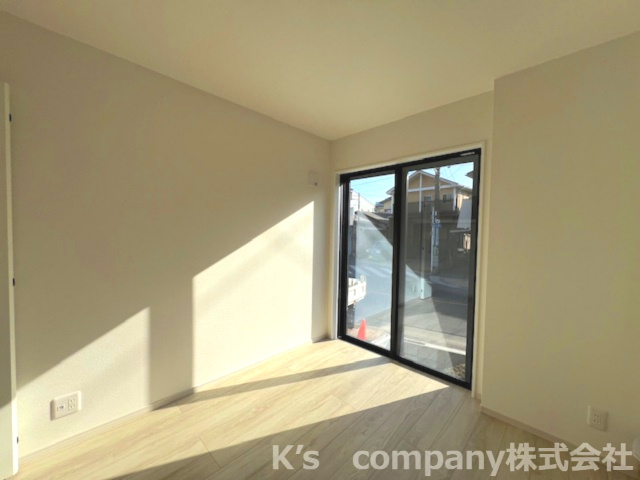 茅ヶ崎市若松町　新築戸建　2号棟の寝室|日当たりの良い洋室は寝室におすすめです☆