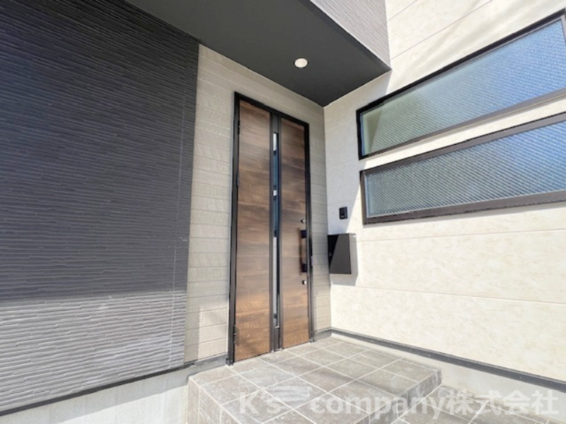 茅ヶ崎市若松町　新築戸建　2号棟の玄関|外玄関周辺スペース◇