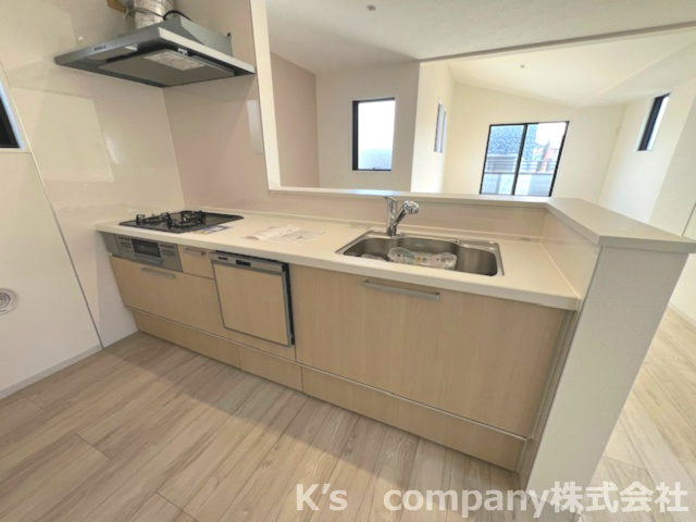 茅ヶ崎市若松町　新築戸建　2号棟のキッチン|家族との会話も弾む対面式キッチン♪