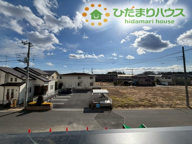 滑川町月の輪　第2期　新築一戸建て　ワイウッドコート　05の展望|バルコニーの前面には高い建物がなく、心地よい青空が見渡せる開放的な眺望です！お日様の光を遮るものがないため、毎日のお洗濯物がカラッと気持ちよく乾き、朝から清々しい気分を味わうことができます☆彡