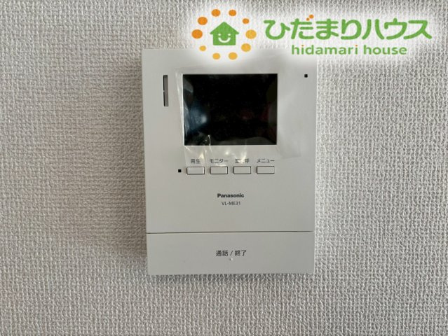 滑川町月の輪　第2期　新築一戸建て　ワイウッドコート　05のセキュリティ|来客の顔を室内から確認できる、録画機能付きのモニターホンです！留守中の訪問者も後から確認できるため防犯面でも心強く、お子様のお留守番時や突然の訪問の際でも落ち着いて対応できます！