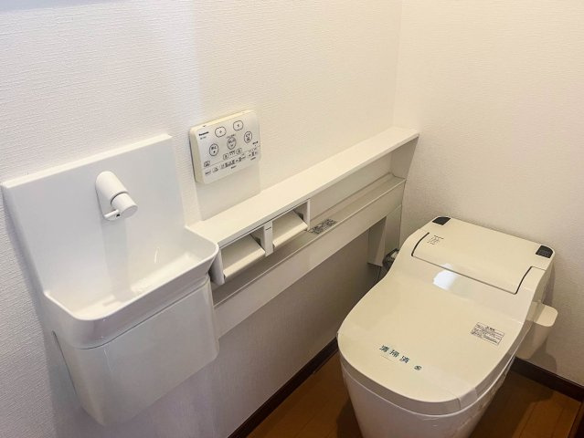 【トイレ】 | 平野区平野宮町２丁目　戸建 | １階のトイレには手洗いボウルがあります♪