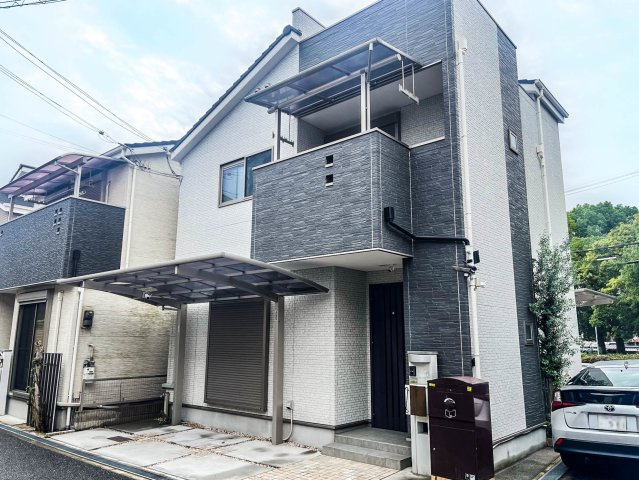 【外観】 | 平野区平野宮町２丁目　戸建 | 大型の宅配ボックスとカーポートが有ります♪