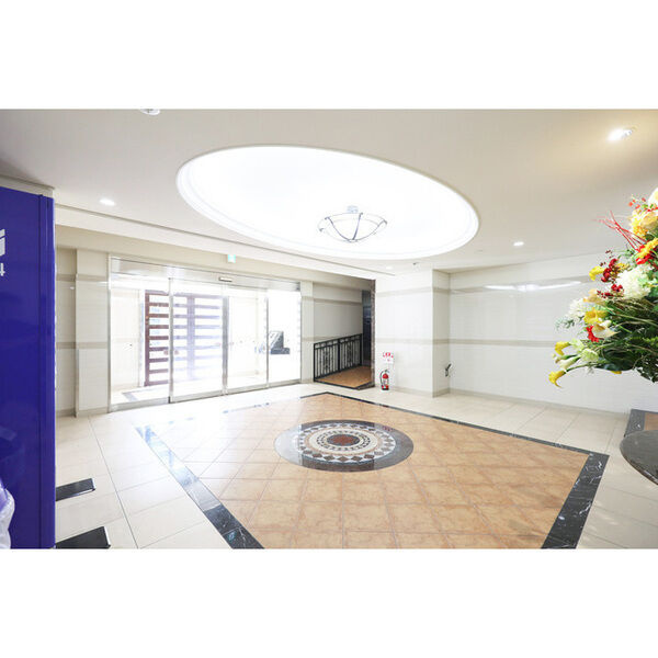 Luxe新大阪SOUTHのエントランス