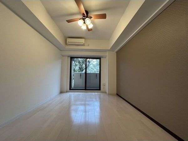 Luxe新大阪SOUTHの居間・リビング