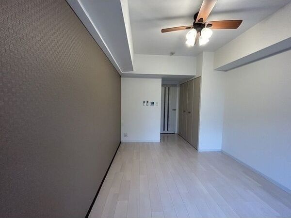 Luxe新大阪SOUTHの洋室