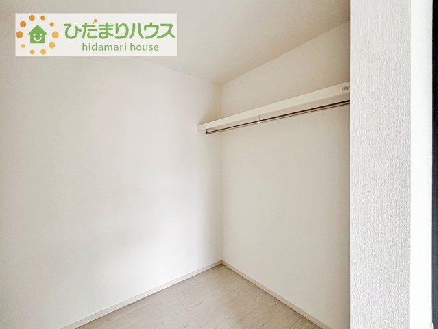 【収納】 | つくばみらい市伊奈東　中古戸建 | 新婚さんにおすすめ！奥様に喜ばれる収納たっぷりのウォークインクローゼット付です☆