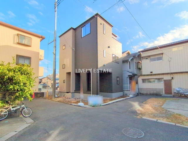 越谷市蒲生4丁目 新築分譲住宅の前面道路含む現地写真