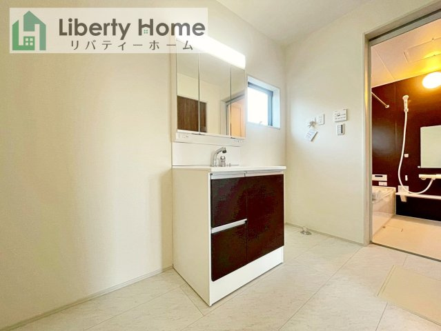 第1下妻市下妻丙　新築戸建の独立洗面台