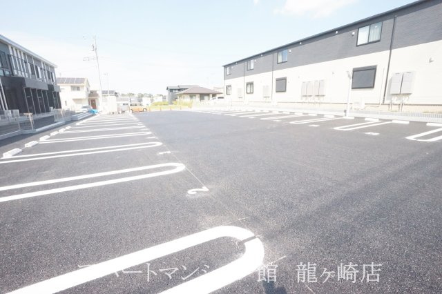 irie life (アイリーライフ）の駐車場