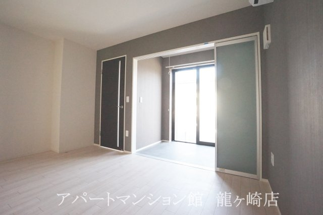 irie life (アイリーライフ）の居間・リビング