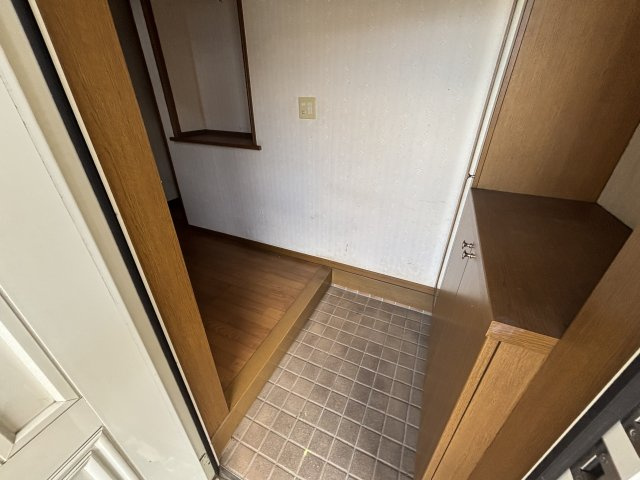 市川市稲越１丁目　中古戸建の玄関