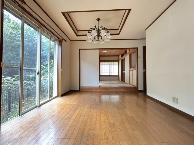 市川市稲越１丁目　中古戸建の居間・リビング