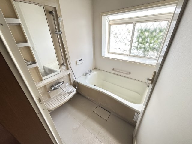 市川市稲越１丁目　中古戸建の浴室