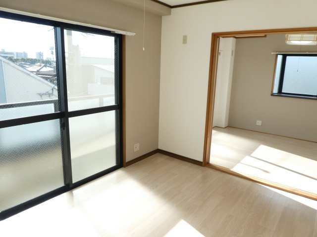 サンハイツ高司の居間・リビング