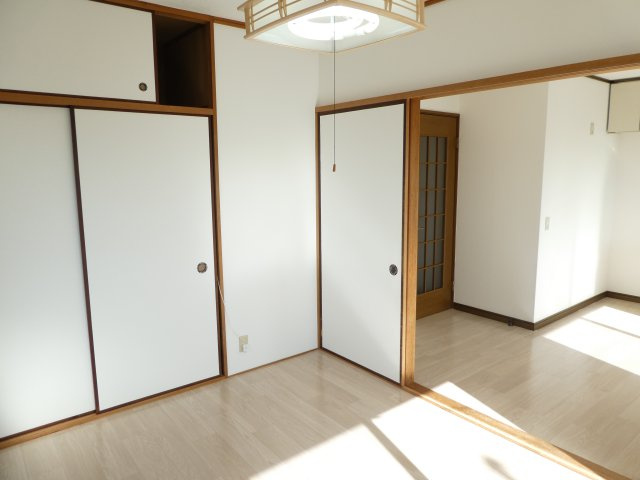 サンハイツ高司の居間・リビング