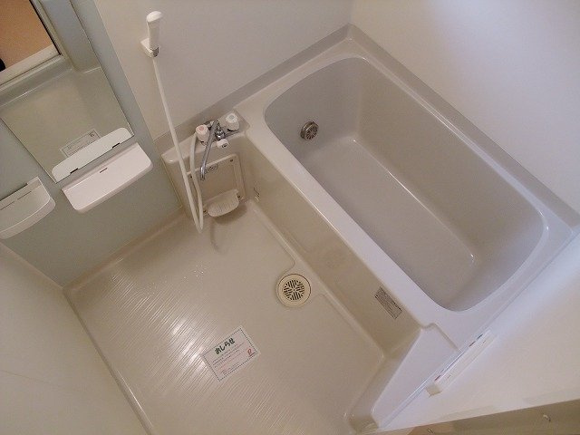 サニー・ヒルトップⅠの浴室|コンパクトで使いやすいお風呂です