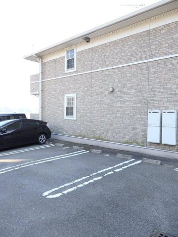 サニー・ヒルトップⅢの駐車場|駐車場に車を止められます