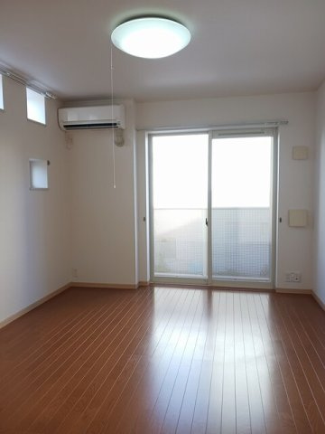 エスポワールの居間・リビング|こちらのリビングで趣味の時間をお楽しみください