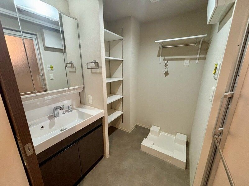 プレミアム長瀬駅前の洗面所