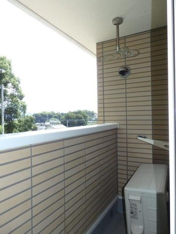 フォーリストクスジⅣのバルコニー|バルコニーからの眺めを楽しみながら食事をしませんか