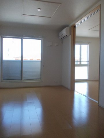 イルマーレ　Ｃの居間・リビング|こちらのリビングで趣味の時間をお楽しみください