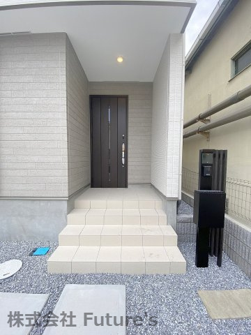 三郷市彦成1丁目　新築戸建　全2棟　1号棟の玄関|同施工会社の参考写真になります。
