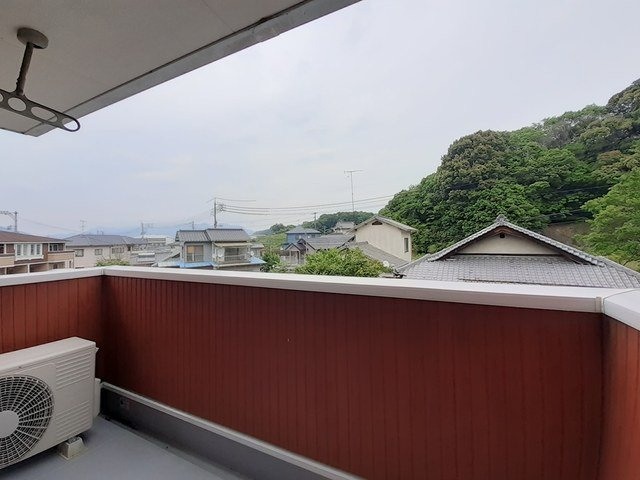 アートハウス２５・Ｂのバルコニー|暖かな日差しのふりそそぐバルコニー