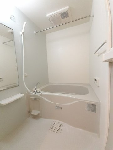 アートハウス２５・Ｂの浴室|きれいなお風呂です