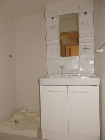 ブランシュールＤの洗面所|脱衣スペースもあります