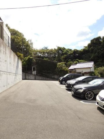 ブランシュールＤの駐車場|駐車スペースもあります