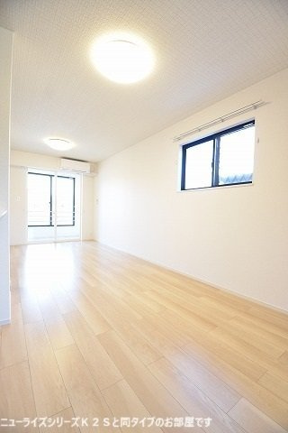 フラーリッシュ　ｄｅｕｘの居間・リビング|ゆったりとしたリビングです