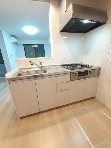 クラールのキッチン|コンパクトなキッチンで掃除もラクラク