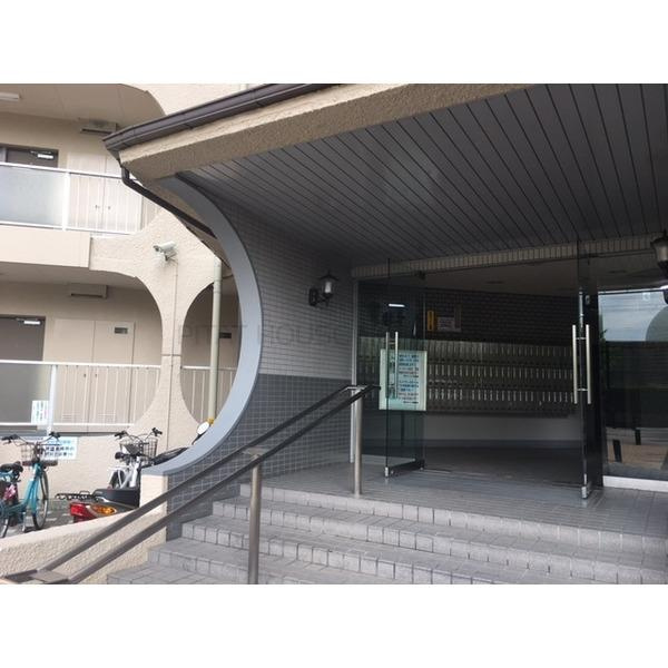 千里スカイハイツのエントランス