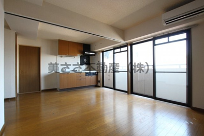 【居間・リビング】 | Ｊ・ロードハイム | ※写真はすべて同じ間取りの別部屋写真です。