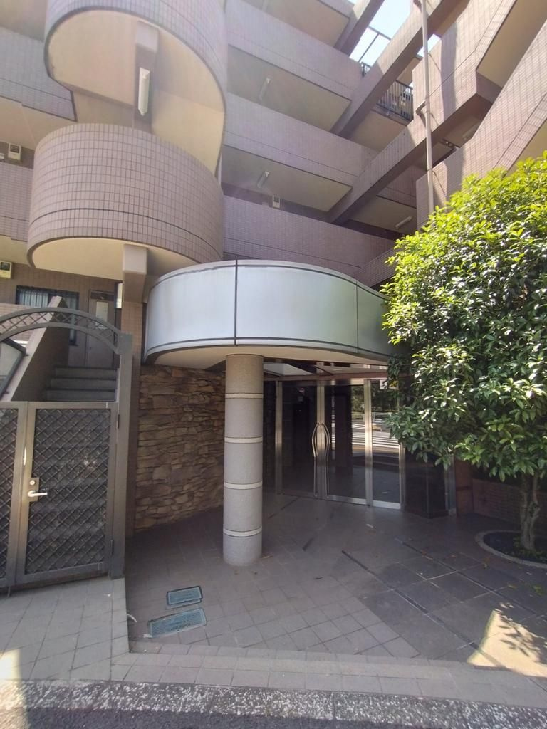 グランパーク深沢のエントランス