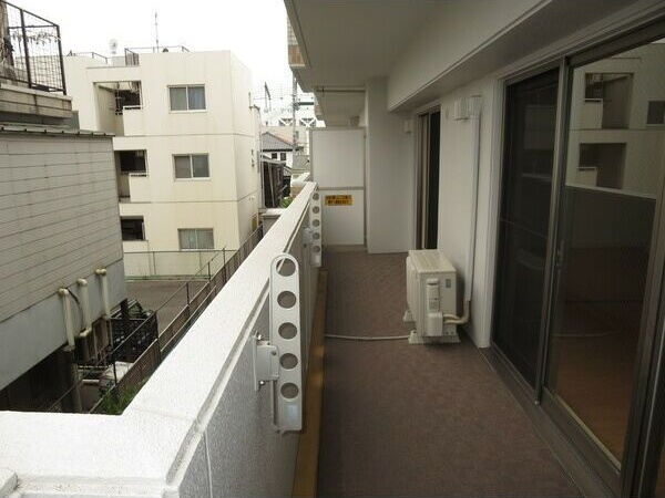 ピオーネ覚王山のバルコニー