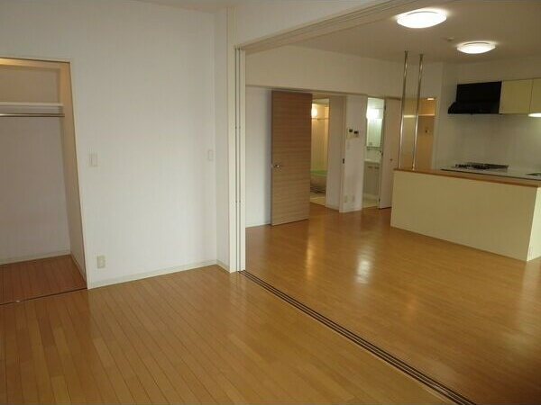 ピオーネ覚王山の居間・リビング