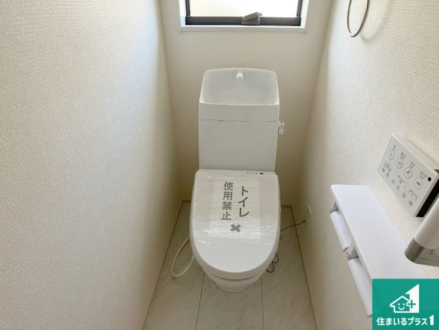 姫路市大津区天神町　新築一戸建てのトイレ|1・2階の2ヶ所にあるので、朝の忙しい時間の順番待ちもなく、深夜の利用にも大変便利です。