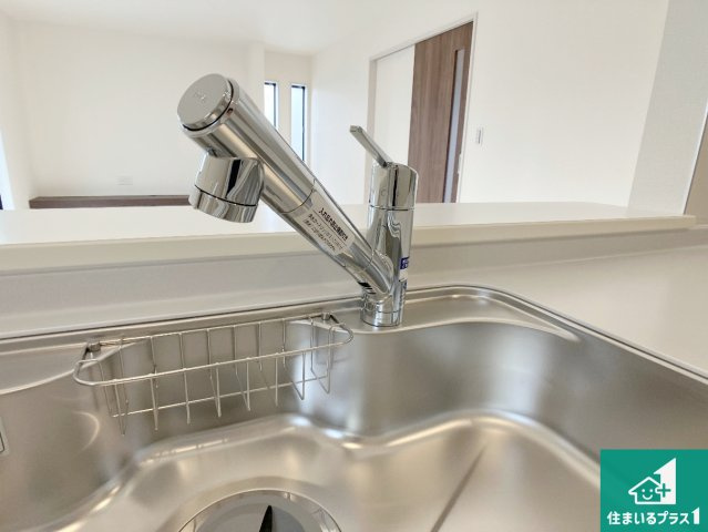 姫路市大津区天神町　新築一戸建ての設備|浄水器を内蔵！炊飯時、お茶を作る時に安心してお水を使えます！お湯と冷水、浄水と原水、シャワーの切替えもワンタッチです！