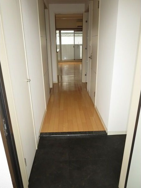 ピオーネ覚王山の玄関