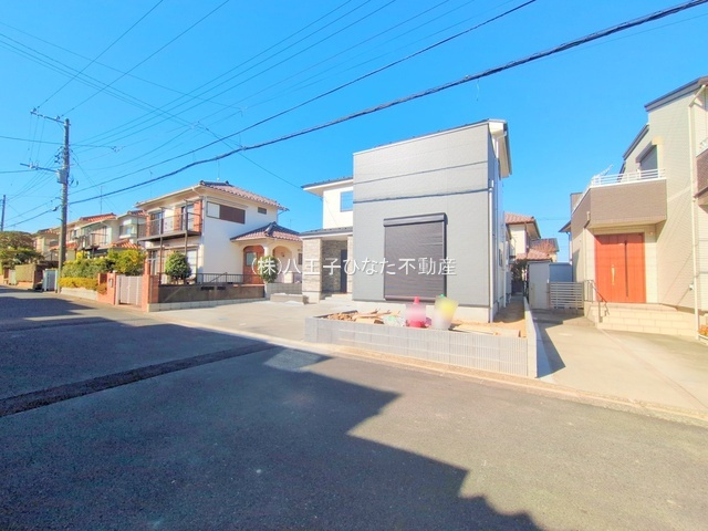 祝　成約済み　八王子市　北野台　新築戸建て　２９期の前面道路含む現地写真|～仲介手数料無料☆八王子ひなた不動産～　八王子市北野台　新築戸建て