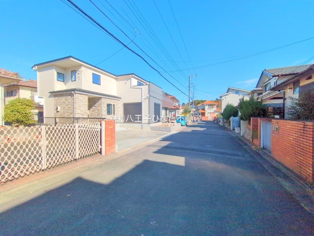 祝　成約済み　八王子市　北野台　新築戸建て　２９期の前面道路含む現地写真|～仲介手数料無料☆八王子ひなた不動産～　八王子市北野台　新築戸建て