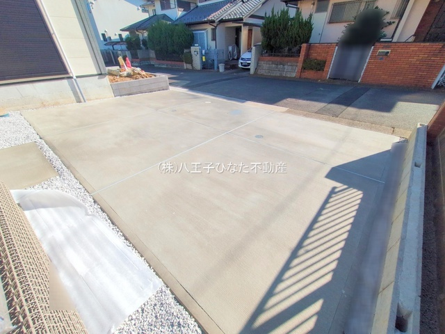 祝　成約済み　八王子市　北野台　新築戸建て　２９期の駐車場|～仲介手数料無料☆八王子ひなた不動産～　八王子市北野台　新築戸建て