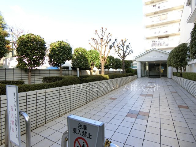 東建ニューハイツ元加賀　3階　71.28㎡　空きのエントランス